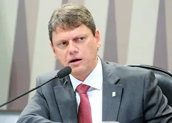 Bolsonaro quer Damares disputando Senado na chapa de Tarcísio em SP